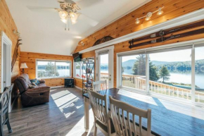 Lakefront Stunning Home, only 30 min to Sugarloaf!